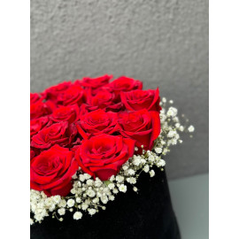 KADİFE KUTUDA KIRMIZI GÜLLER